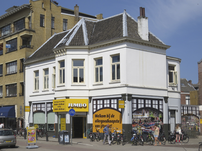 908654 Gezicht op het winkelhoekpand Biltstraat 74 te Utrecht, met rechts de Goedestraat.N.B. bouwjaar: 1860nummering ...